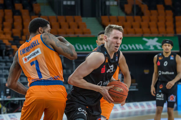 谁更能稳住 谁更能稳住